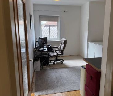 Zentral gelegene, gemütliche 2- Zimmer-Wohnung mit möblierter Küche... - Photo 6