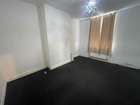 19 Harlech Crescent, LS11 7DZ - Photo 2