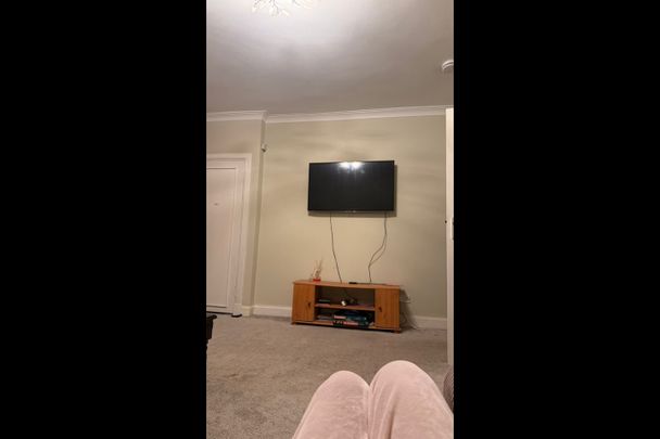 Room in a Shared House, Crewe Road North, EH5 - Photo 1