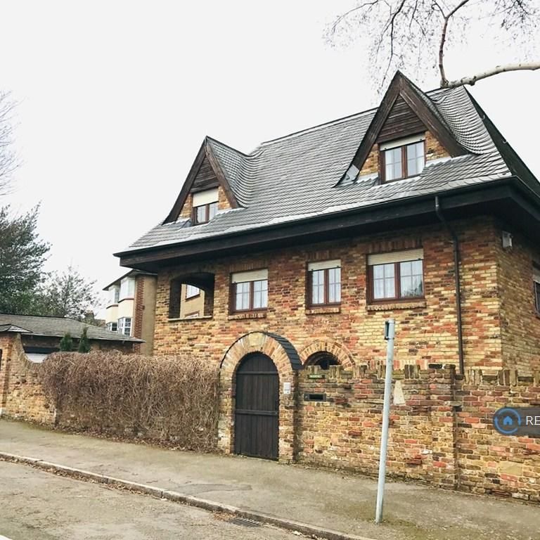 1 bedroom in a house share to rent - Photo 2