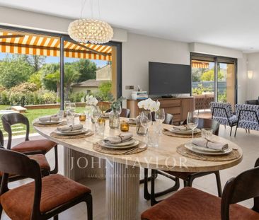 Maison à louer Mougins, Cote d'Azur, France12 000 EUR / Mois - Photo 2