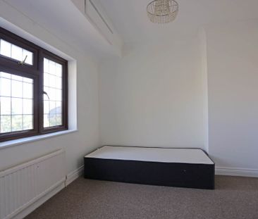 Price £2,650 pcm - Available Now - Furnished - Photo 1