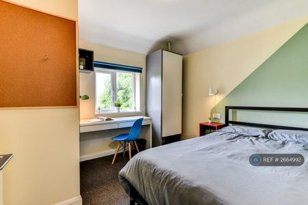6 bedroom semi-detached house to rent - Photo 4