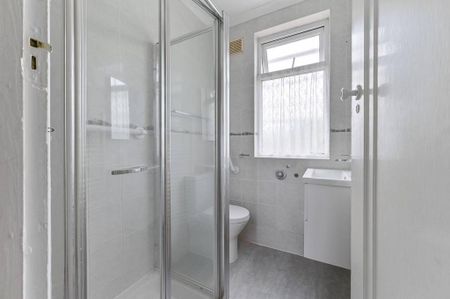 3 bedroom bungalow to rent - Photo 2