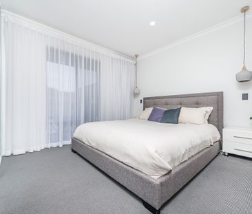 Stylish Living in Prime Location - Photo 4