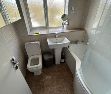 Room in a Shared House, Waldronhyrst, CR2 - Photo 3