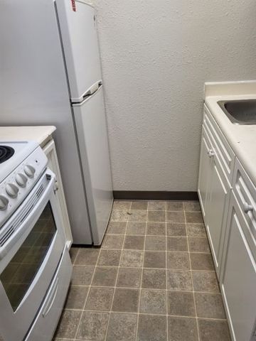 Brookhurst – Bachelor - Photo 3