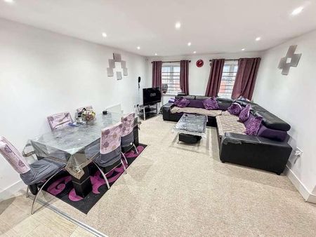 Kings House, Browells Lane, Feltham, TW13 - Photo 3