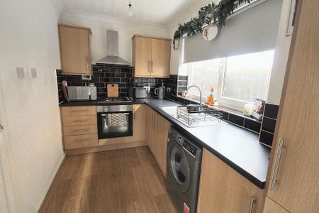 2 bedroom semi-detached house to rent - Photo 5