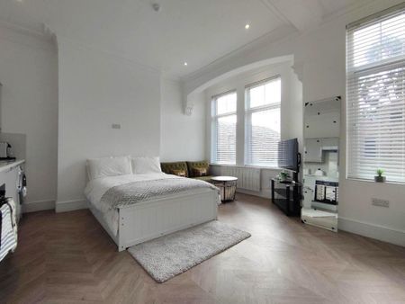 Studio to rent - Photo 2