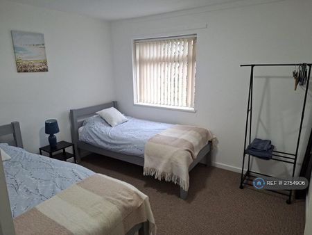 3 bedroom terraced house to rent - Photo 3