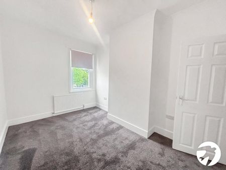 4 bedroom terraced house to rent - Photo 3