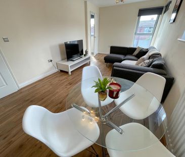 4 bedroom terraced house to rent - Photo 1