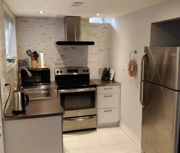 21 DELPHINIUM AVENUE — 1 Bedroom - Photo 1