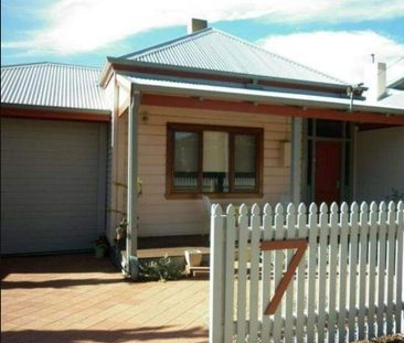 Character 3x2 home with a modern twist - Photo 1