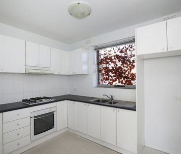 10/20 Fordholm Road, Hawthorn VIC 3122 - Photo 2