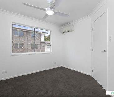 Luxury Townhouse in Birkdale - Photo 4