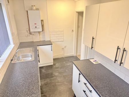 2 bedroom semi-detached house to rent - Photo 5