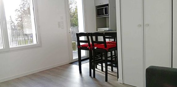 Location Appartement 1 pièce 18m² LA ROCHE SUR YON 85000 - Photo 2