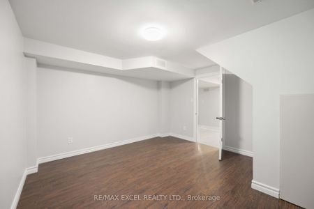 Detached Home For Lease | N8145998 - Photo 5