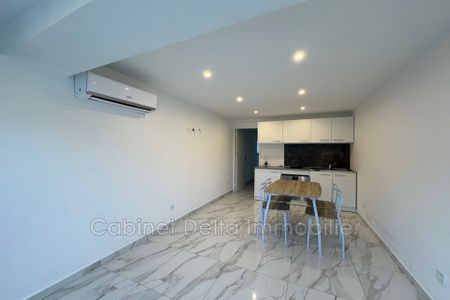 Location Appartement 2 pièces 35m² LA SEYNE SUR MER 83500 - Photo 2