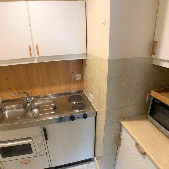 Studio to rent - Photo 1