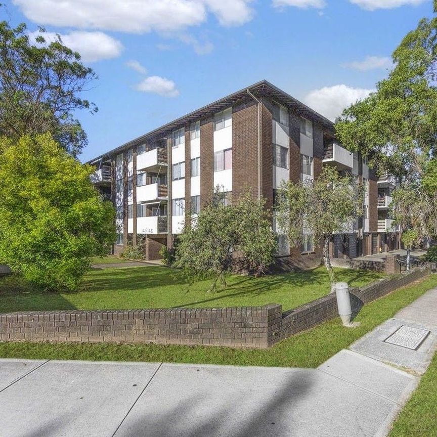 ELEVATED UNIT IN A CENTRAL LOCATION - Photo 1