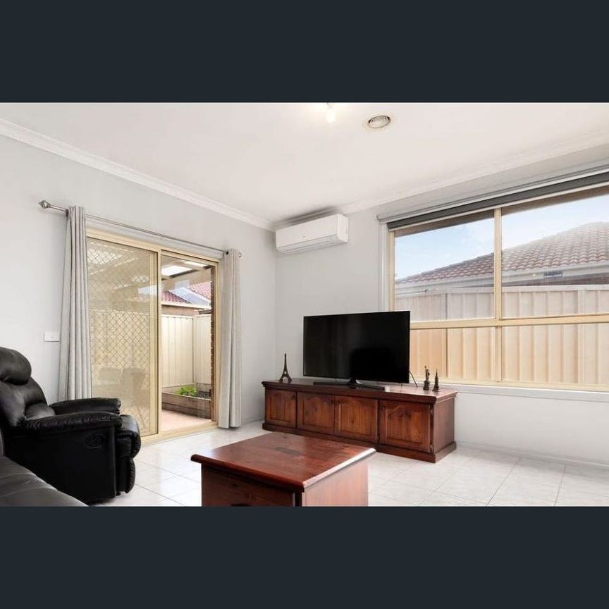 Charming Three Bedroom in Perfect Location - Photo 1