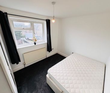 2 Bed Flat, Weston Drive, HA7 - Photo 3