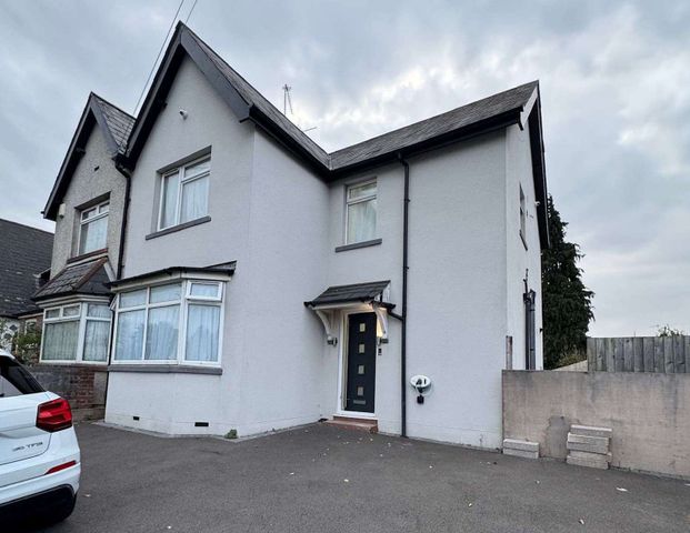 Grand Avenue Room 3 - Photo 1