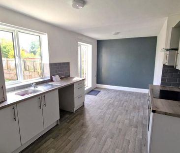 2 bedroom semi-detached house to rent - Photo 2