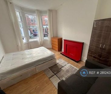 1 bedroom in a house share to rent - Photo 3