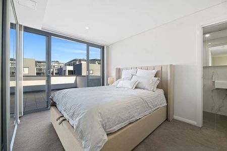 Penthouse-Style Apartment Minutes' To Trains - Photo 5