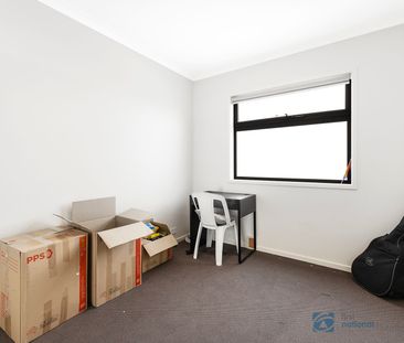 Stylish 3-Bedroom Townhouse in Thornhill Park - Photo 3