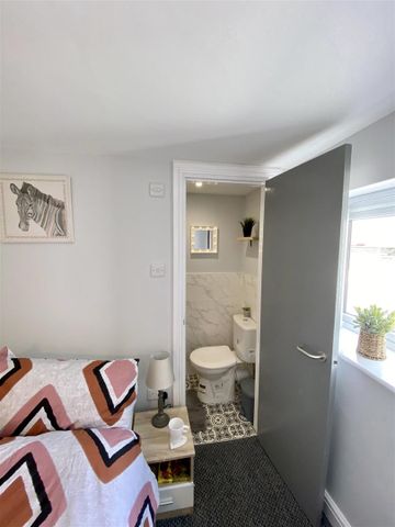 1 bed house share to rent in Coal Clough Lane, Burnley, BB11 - Photo 4