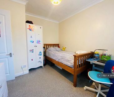 3 bedroom semi-detached house to rent - Photo 6