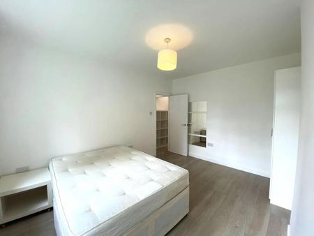 3 bedroom ground floor flat to rent - Photo 2