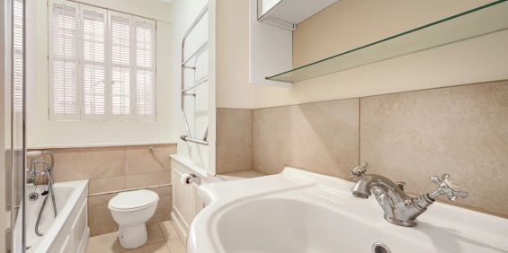 1 bedroom flat in Chelsea Manor Gardens - Photo 3