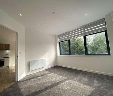 London Road, Staines-upon-thames, Surrey, TW18 - Photo 2