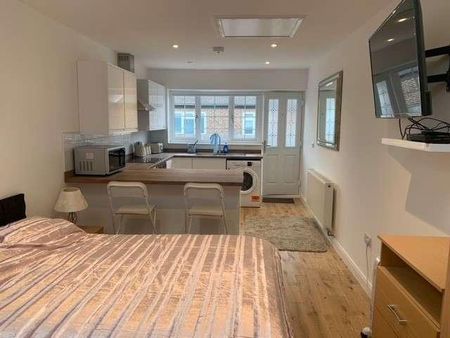 The Annexe, The Drive, Emsworth, Hampshire, PO10 - Photo 5
