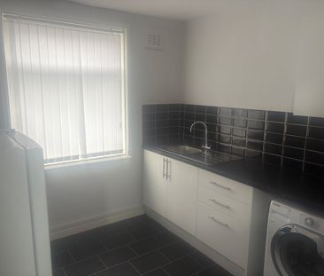 1 Bed Flat, Gloucester Road, L6 - Photo 3
