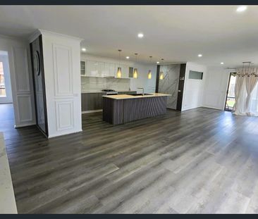 Beautiful Large Family Home in Heart of Truganina - Photo 4