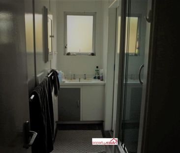 Charming 2 Bedroom Unit in Prime Hamilton East Location - Photo 1