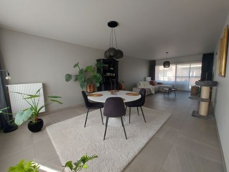 Prachtig appartement met twee slaapkamers en een autostandplaats. - Photo 2