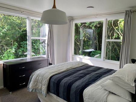 Fully renovated sunny family home - Photo 5