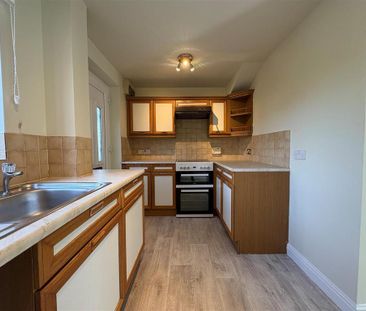 2 bedroom terraced house to rent - Photo 4