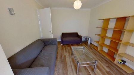 4 bedroom semi-detached house to rent - Photo 2