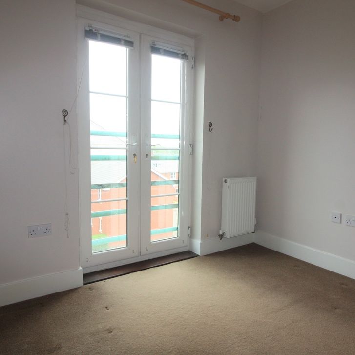 2 bed flat to rent in Russell Walk, Exeter - Photo 1