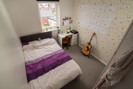 4 bedroom apartment to rent - Photo 4