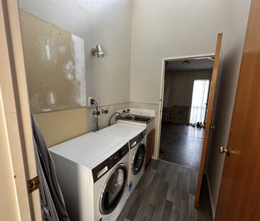 Lush Two Bedroom Living - Photo 3